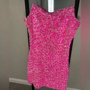 Aison & Kelly Sequin Pull-On Mini Dress in fucsia. Size M/S 𝐁𝐀𝐑𝐁𝐈𝐄𝐂𝐎𝐑𝐄